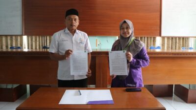 Rayakan HarDikNas, BMM Serahkan Bantuan Program Beasiswa Cikal Indonesia Untuk SMA Al Ittihad Cianjur