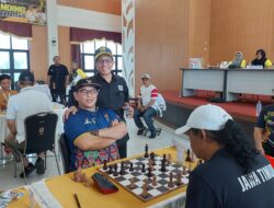 Momen Unik Hendry Ch Bangun Bertemu Zulmansyah di Arena Catur