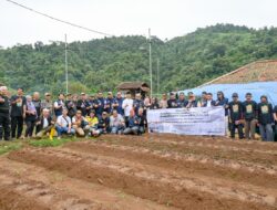 Direktur HCM, EVP TR2, dan GM Witel Priangan Barat Resmikan Listrik Hybrid di Leuwisigung: Terangi Desa, Bangkitkan Harapan
